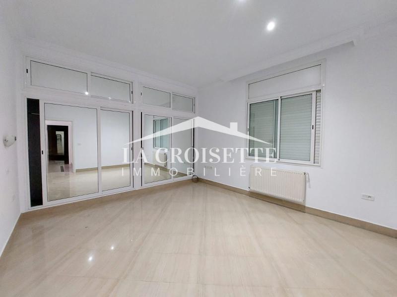 Villa S+5 vue sur mer avec piscine à La Marsa